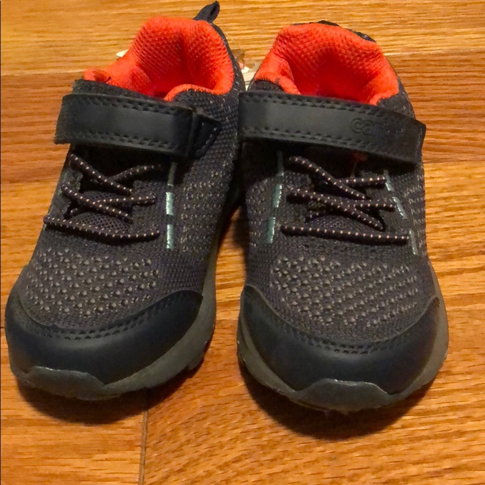 NEW Size 7 Carter's sneakers that light up